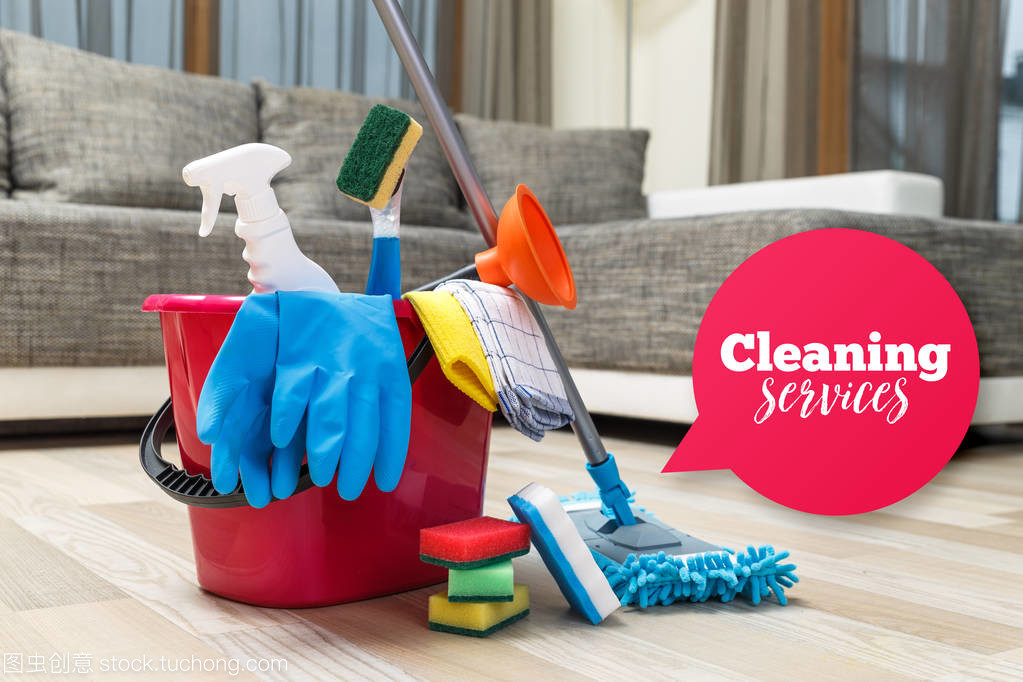 清潔服務。海綿、 化學品和拖把